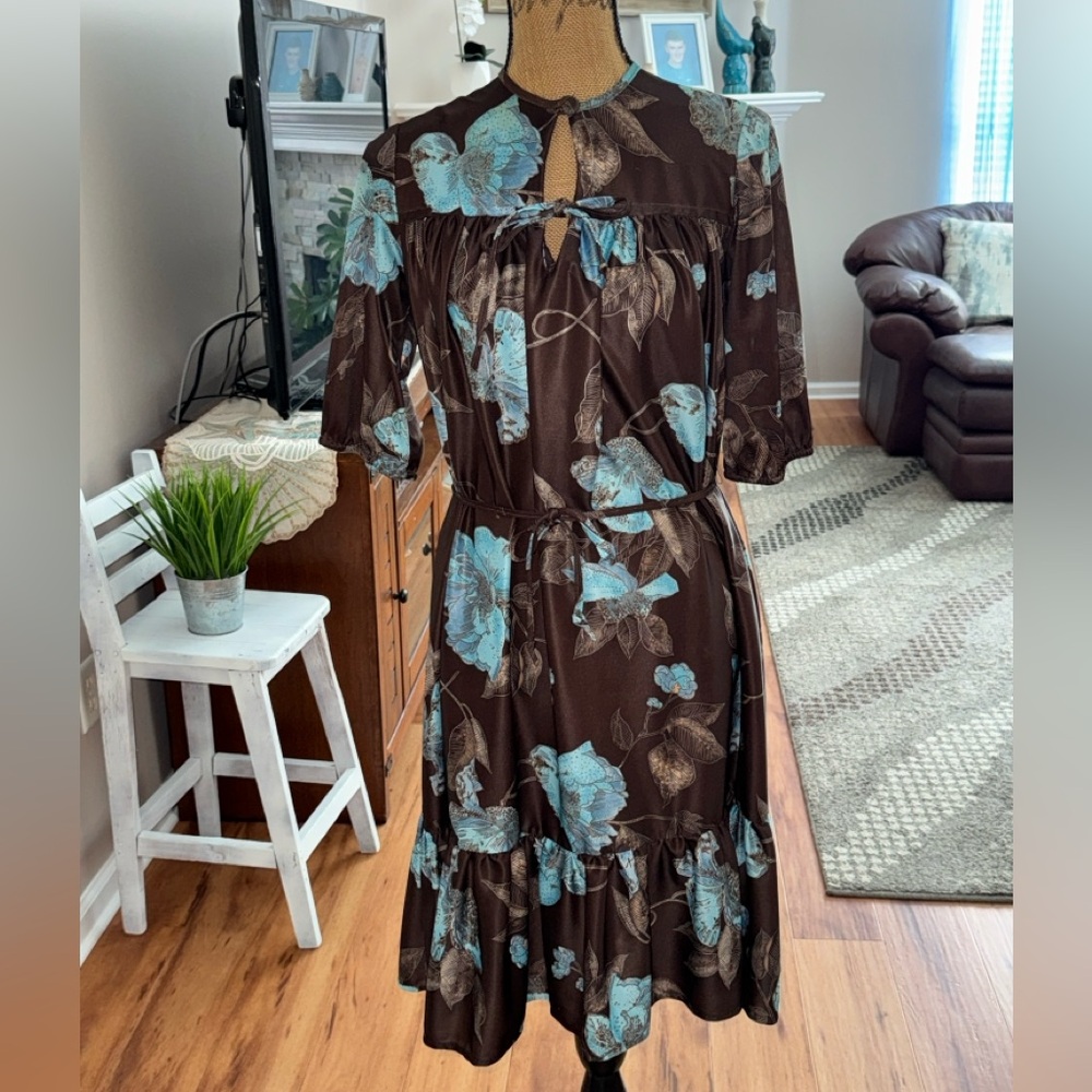 In Roads of Dallas vintage brown/blue floral belted tiered A line Boho dress